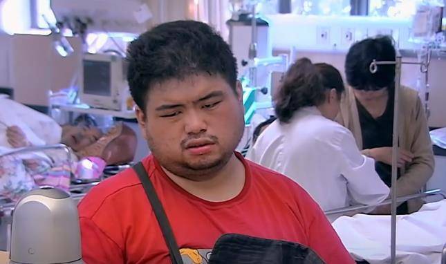 父亲病危没钱治疗,儿子无奈四处借钱,归来时父亲却没了_肖斌_病情_肖