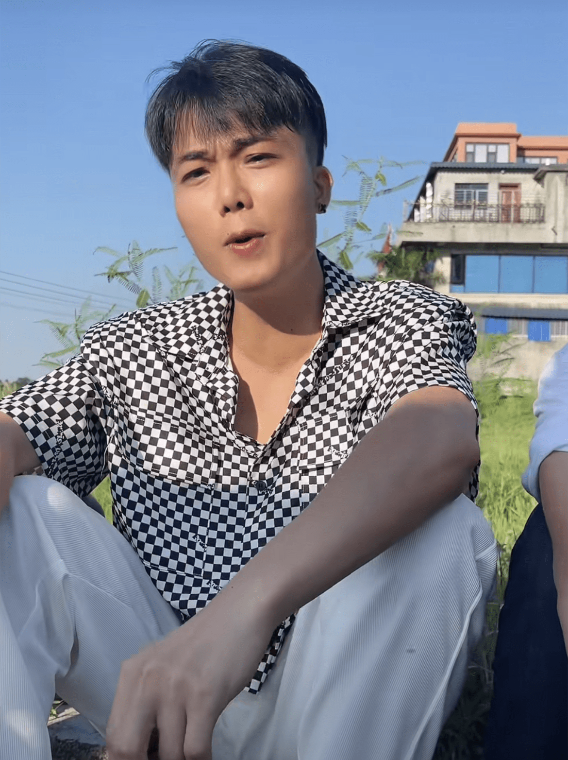 网红"表哥"覃进展官宣喜得千金喜讯,曾一个月涨粉400万_网友_广西