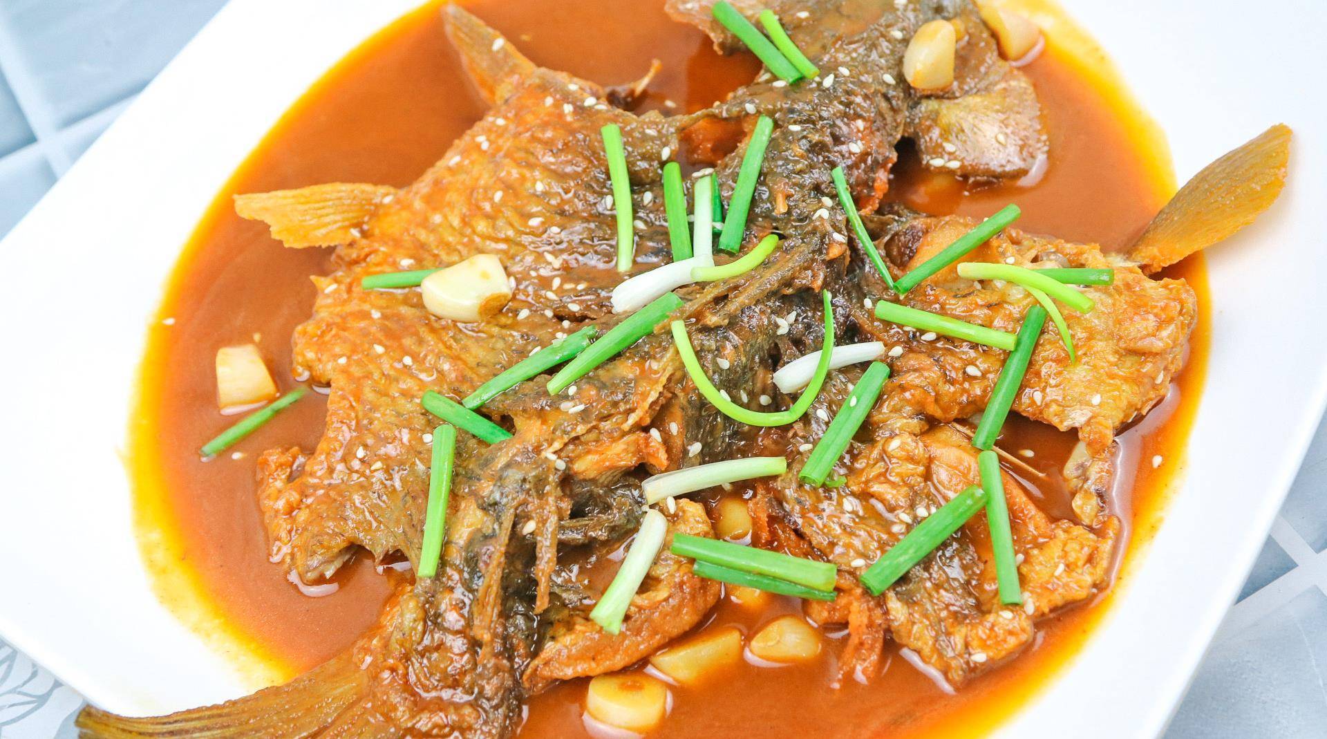 大厨教你地方名菜,煎扒鱼的传统做法,口味鲜美,越吃越香_鲤鱼_欧美常