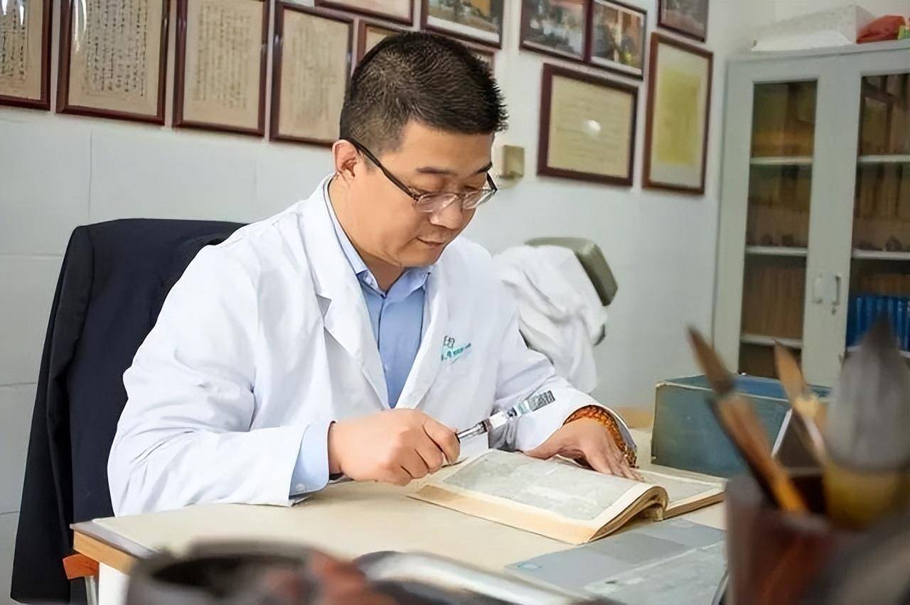 中医李保平,从医20余年,善用华佗所创"截根疗法"治疗疑难杂症_病人