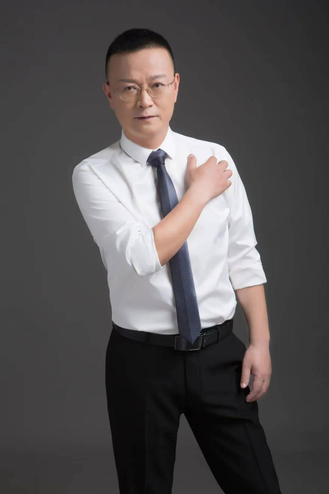 张海东,经88校友,广东深博律师事务所主任.