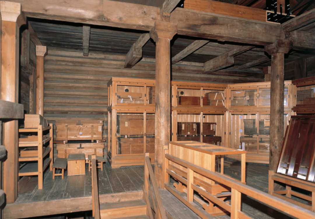 正仓院内部 图源:正仓院官网每年秋季,正仓院都会拿出70件左右的宝物