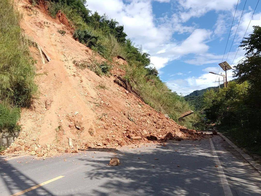 农村道路塌方图片图片