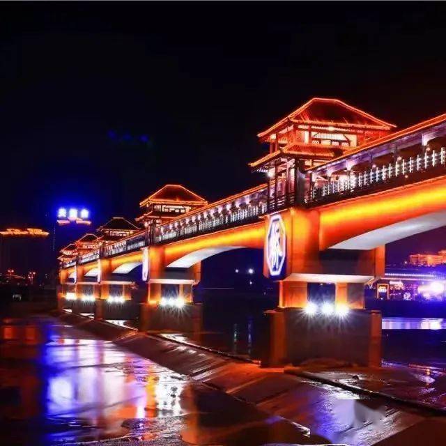 东岭廊桥远观气势雄伟,近看精雕细琢,她带给宝鸡的绝不仅仅是一座地标