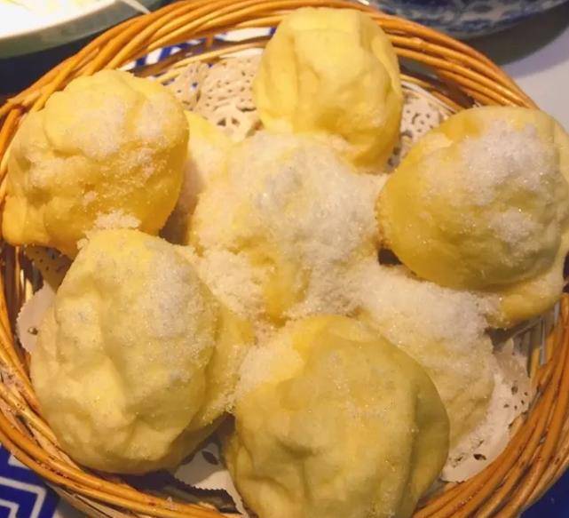 这一道东北的甜品就是雪绵豆沙,首先在制作