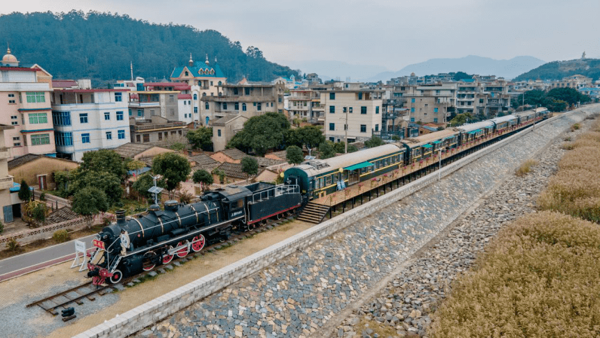 猴屿网红火车到浮岐蒲竺寺站(614路无),感受它的壮观.