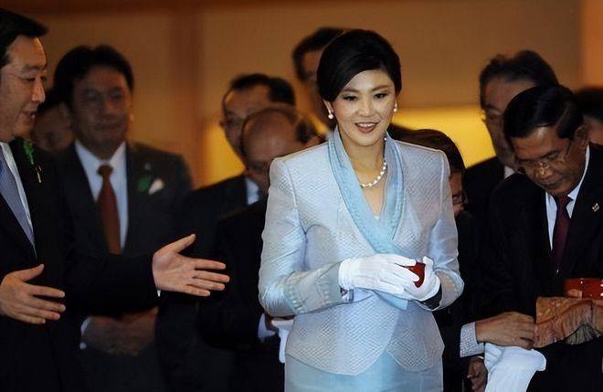 20岁成选美冠军,让普京忘记握手,和奥巴马深情对视_哥哥_家族_媒体