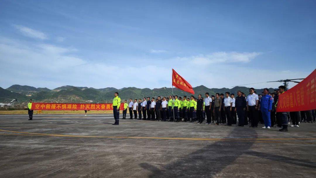 草原防灭火指挥部亲切慰问航空应急救援"灭火雄鹰"_火场_汪绍敏_护林