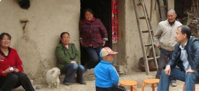 他是中国第一懒人,衣服不洗从不做饭,吃饭靠人喂,如今怎样了?_杨锁_父母_时候