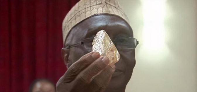 满地财富却苦不堪言,10条命换一克拉钻石_福迪·桑科_独立_殖民地