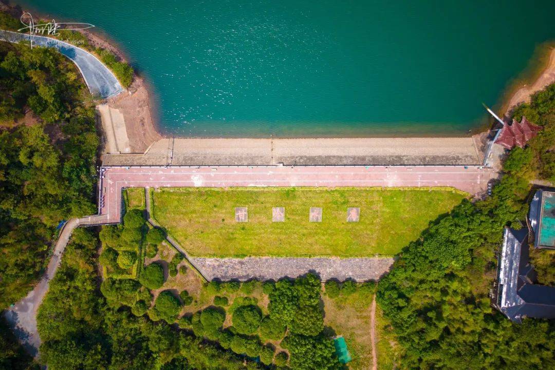 航拍40度高温下的甘岭水库,旁边就是有112年历史的长乐林场_因为_杭州