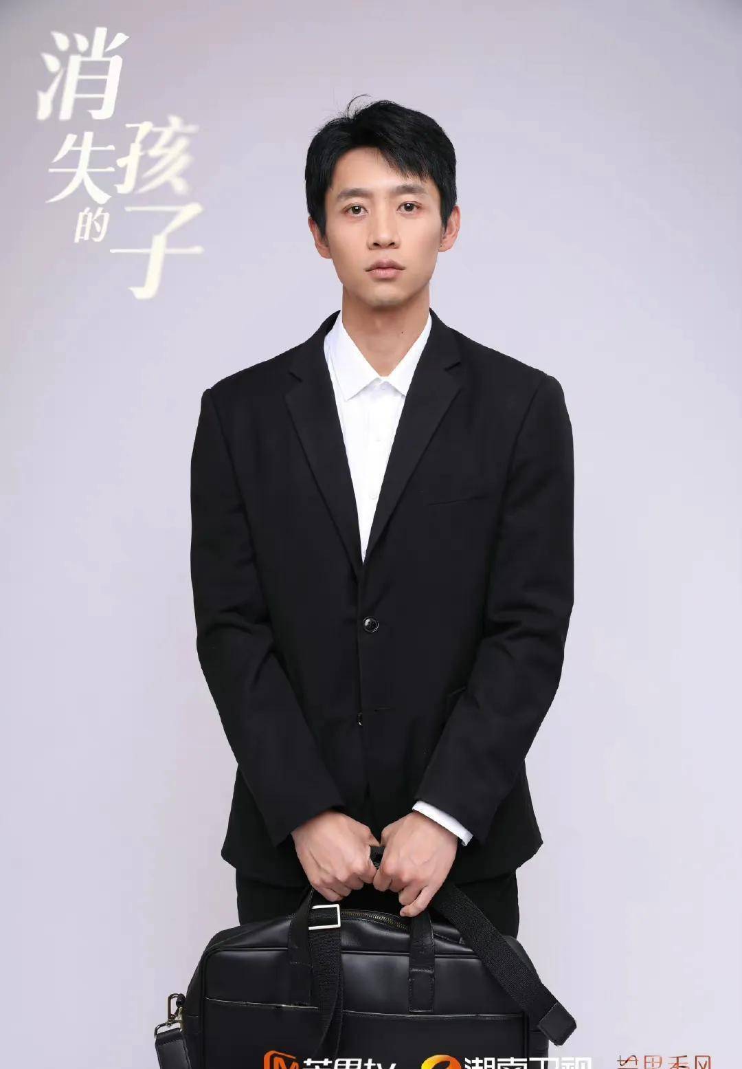 佟大为 魏晨于文文主演的家庭悬疑剧《消失的孩子》今晚开播