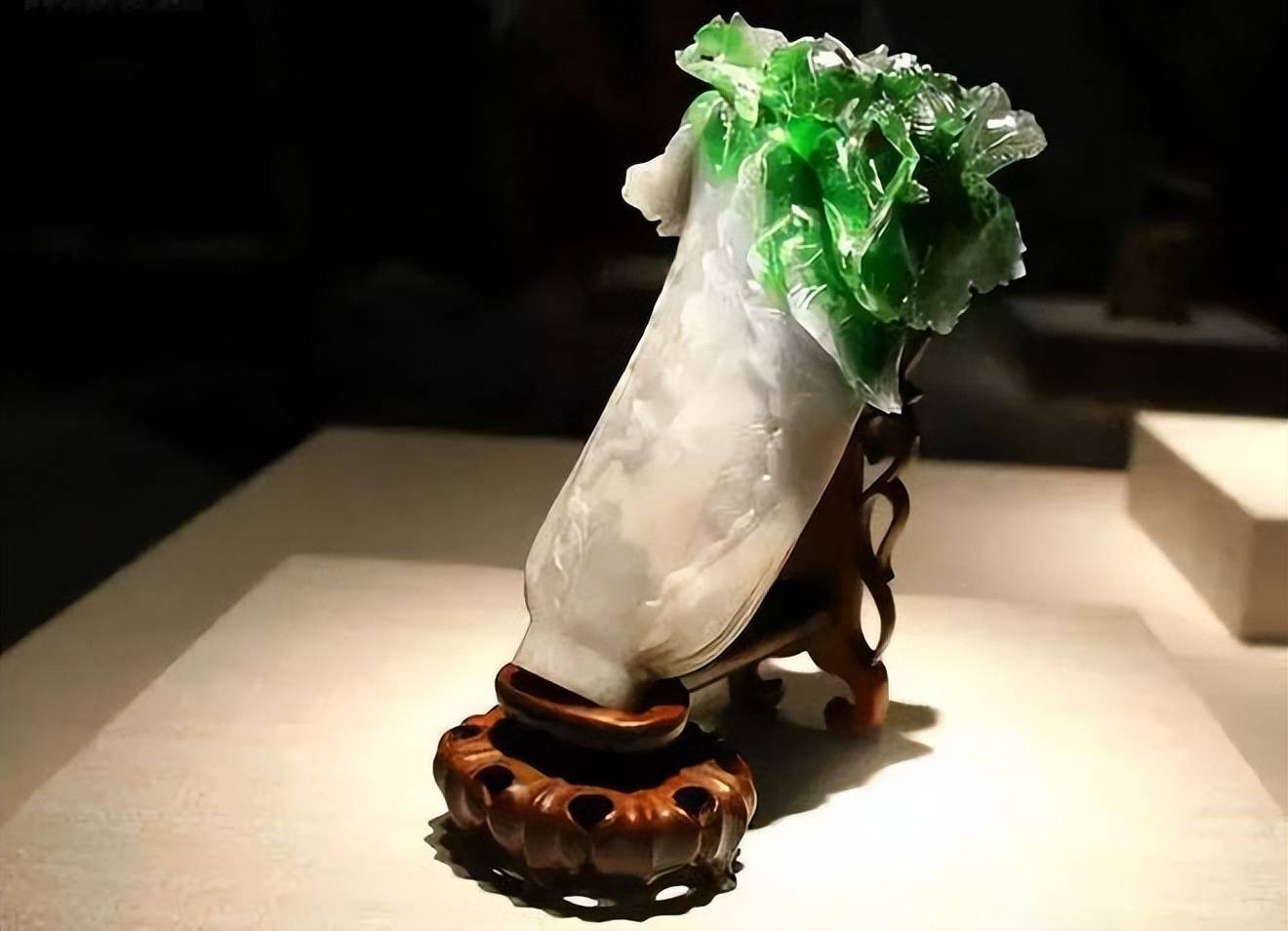 无人机展翠玉白菜引热议,玉恒堂带您探寻这件国宝的前世今生_瑾妃