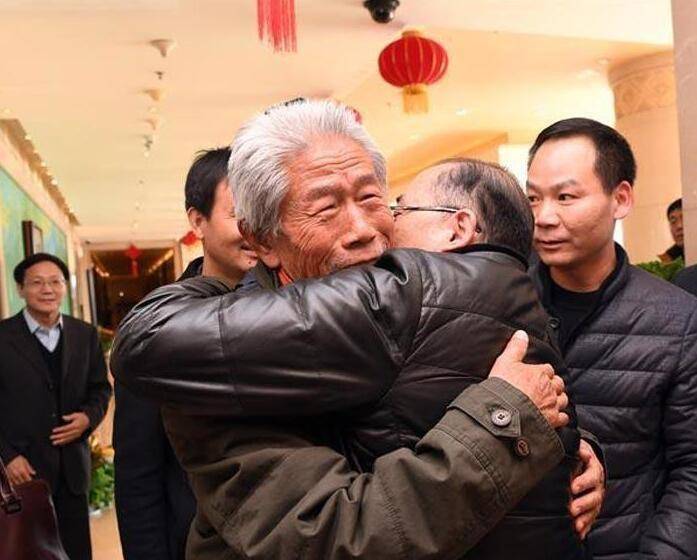 中国老兵王琪被困印度54年,娶印度娇妻生子,回国时不会用筷子_母亲