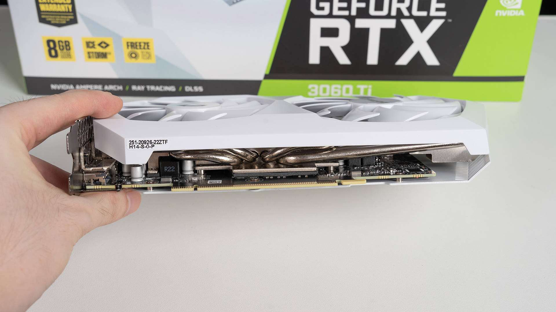 索泰rtx 3060 ti amp月白goc显卡评测,颜值出众短小精悍_散热_白色
