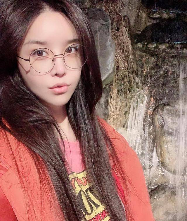 "变性女王"哈丽秀的悲伤,连小男友都没有得到幸福_何丽秀_女人_金星