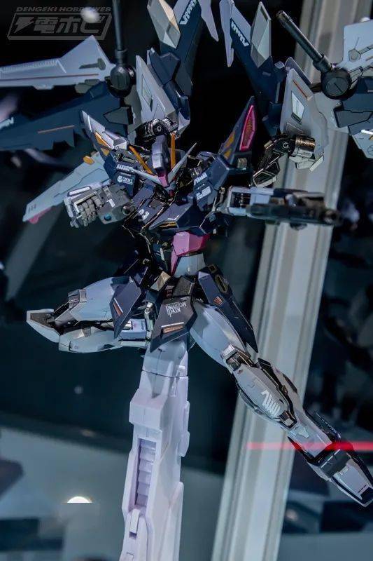 hobbyss|--这该死的压迫感,恶魔高达最终形态,它一出来地球都要抖三