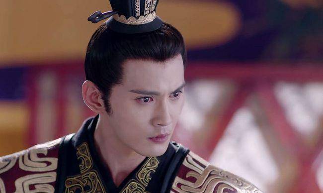 埋伏在两边的武士乱刀砍死,得知消息后,尔朱荣的弟弟尔朱世隆连夜奔逃