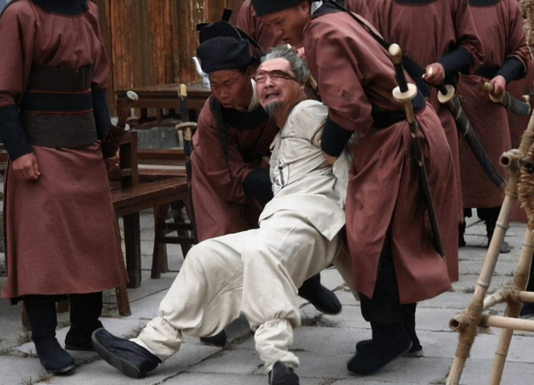 邓海山:清朝最后一位刽子手,一生砍300多个脑袋,晚年悲惨凄凉_行规