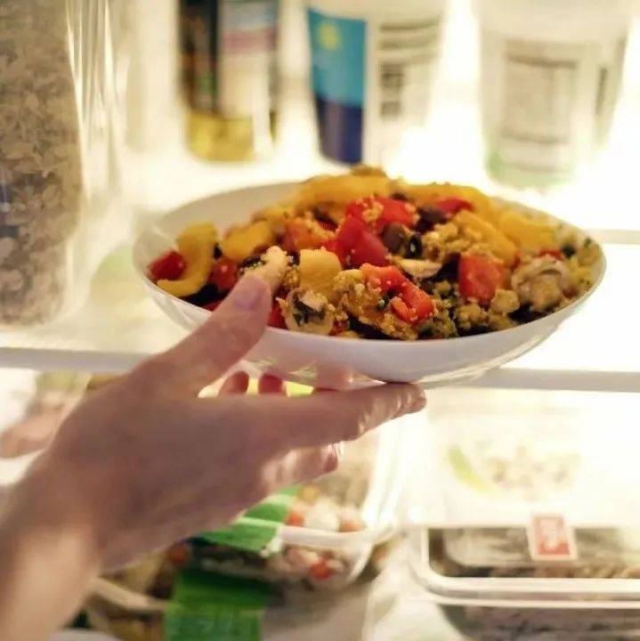 过夜的饭菜不卫生要扔掉？别急，下面这3种隔夜菜，你可以放心吃！_蔬菜_硝酸盐_时间
