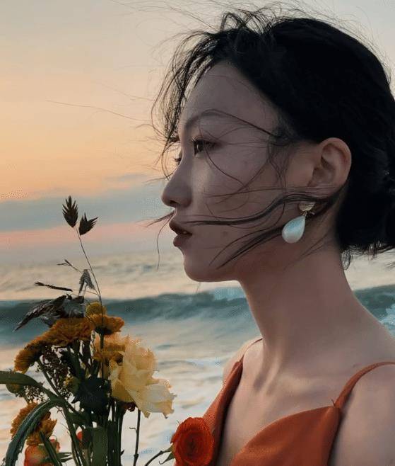 坐拥4300万粉丝,不开美颜不带货的邵雨轩,真实家境曝