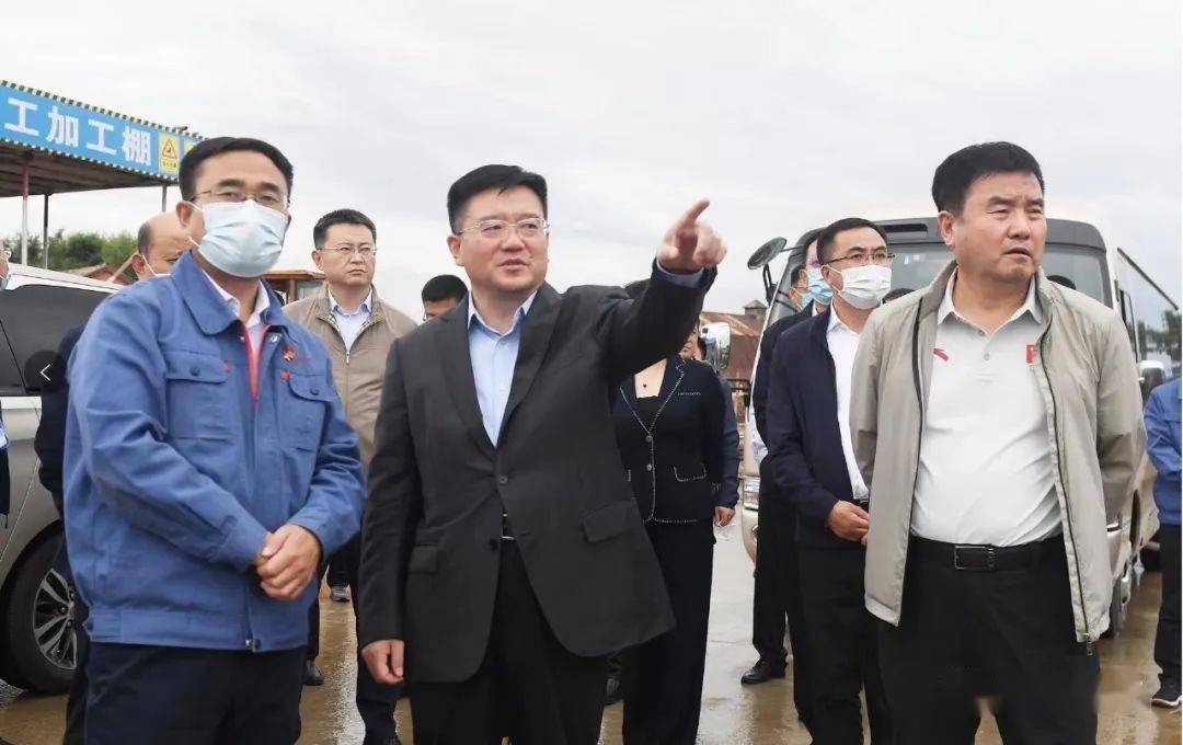 王吉在吉林化纤集团现场办公时强调 统一思想 明确任务 全力加快重大