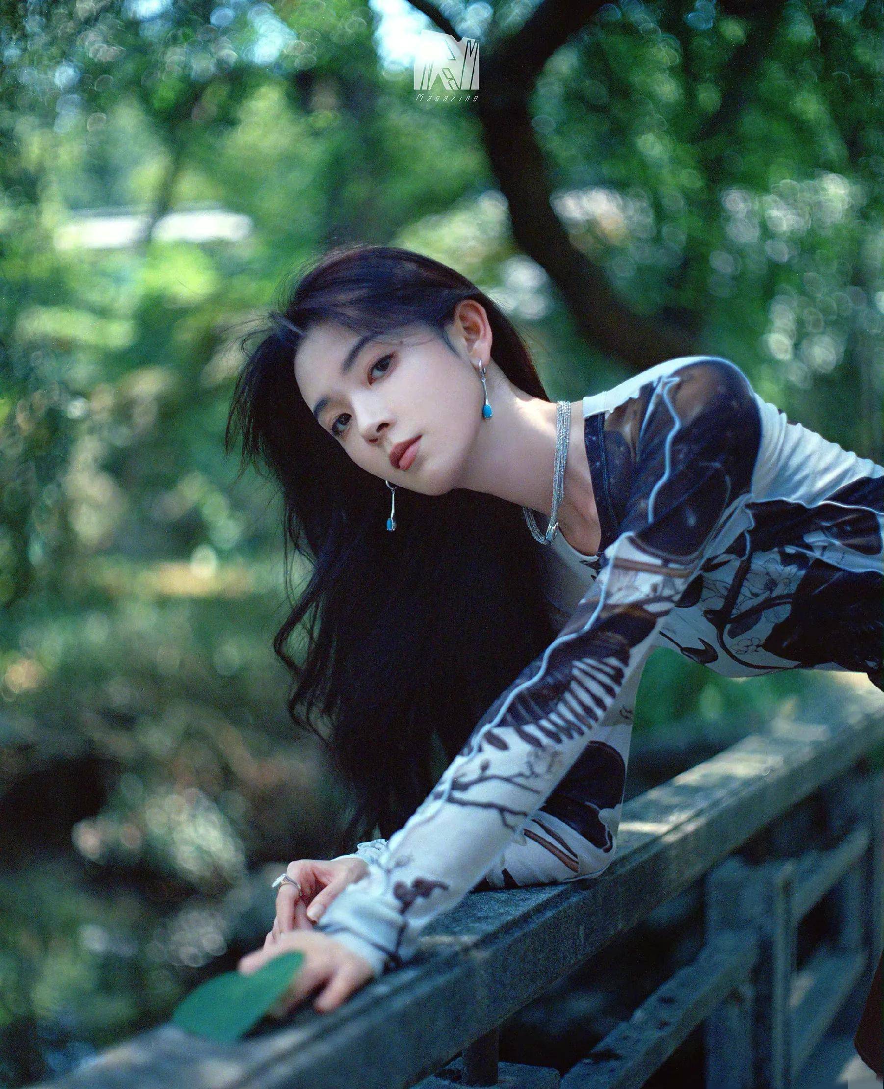 陈瑶西子湖杂志大片,是淡妆浓抹总相宜的西子呀_草坪_照片_天气