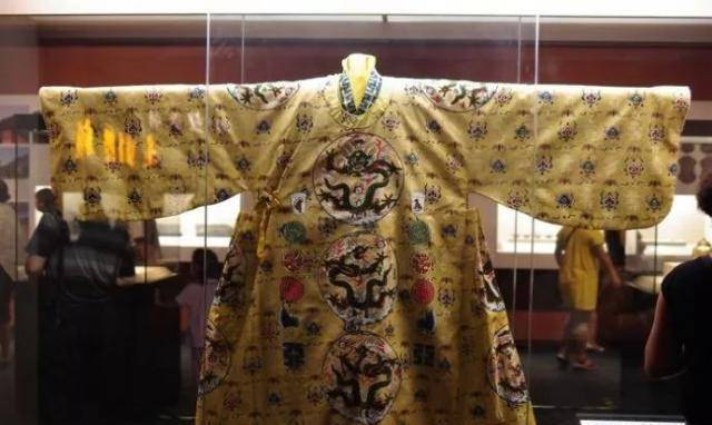 古代金缕衣究竟是什么样子,挖开这两座地宫,终于揭开"谜"团_皇帝_衣是
