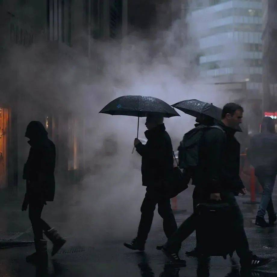 佳作欣赏|Zahava:朦胧雨中的城市表情 漫步在雨中的纽约_China_侵权_故事性