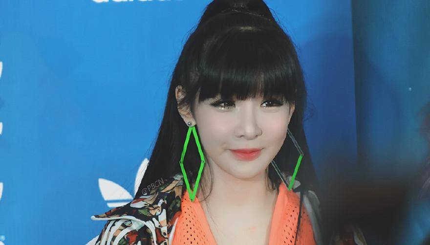 2ne1朴春回应颜值崩塌,只因吃药激素作用,韩网友却不买账_新歌_药物