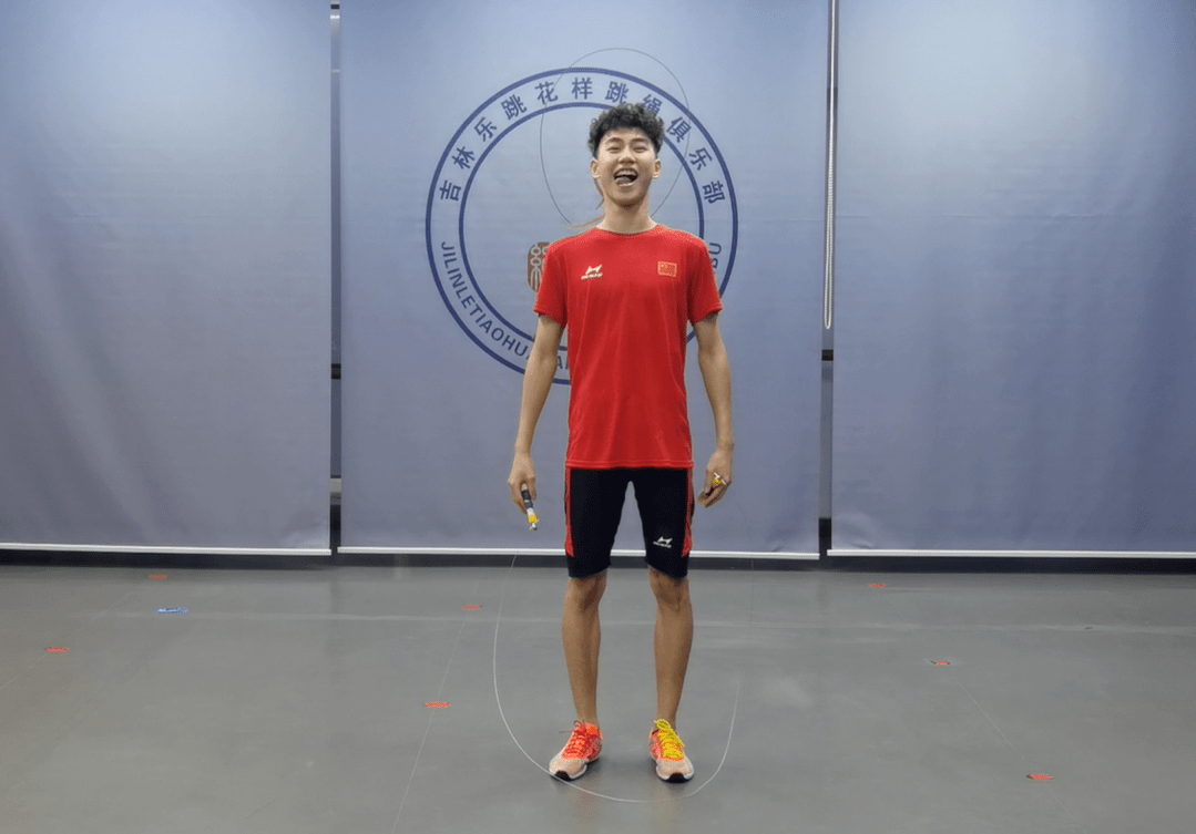 打破尘封35年世界纪录_17岁男孩打破尘封35年的世界纪录_跳绳_马家俊