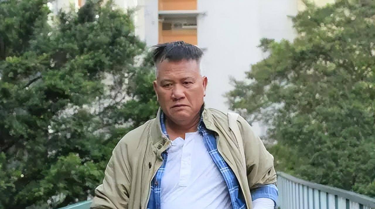 演员万梓良:娶带娃恬妞,再婚娶小17岁空姐,晚年落魄不堪_演出_叶聪豪