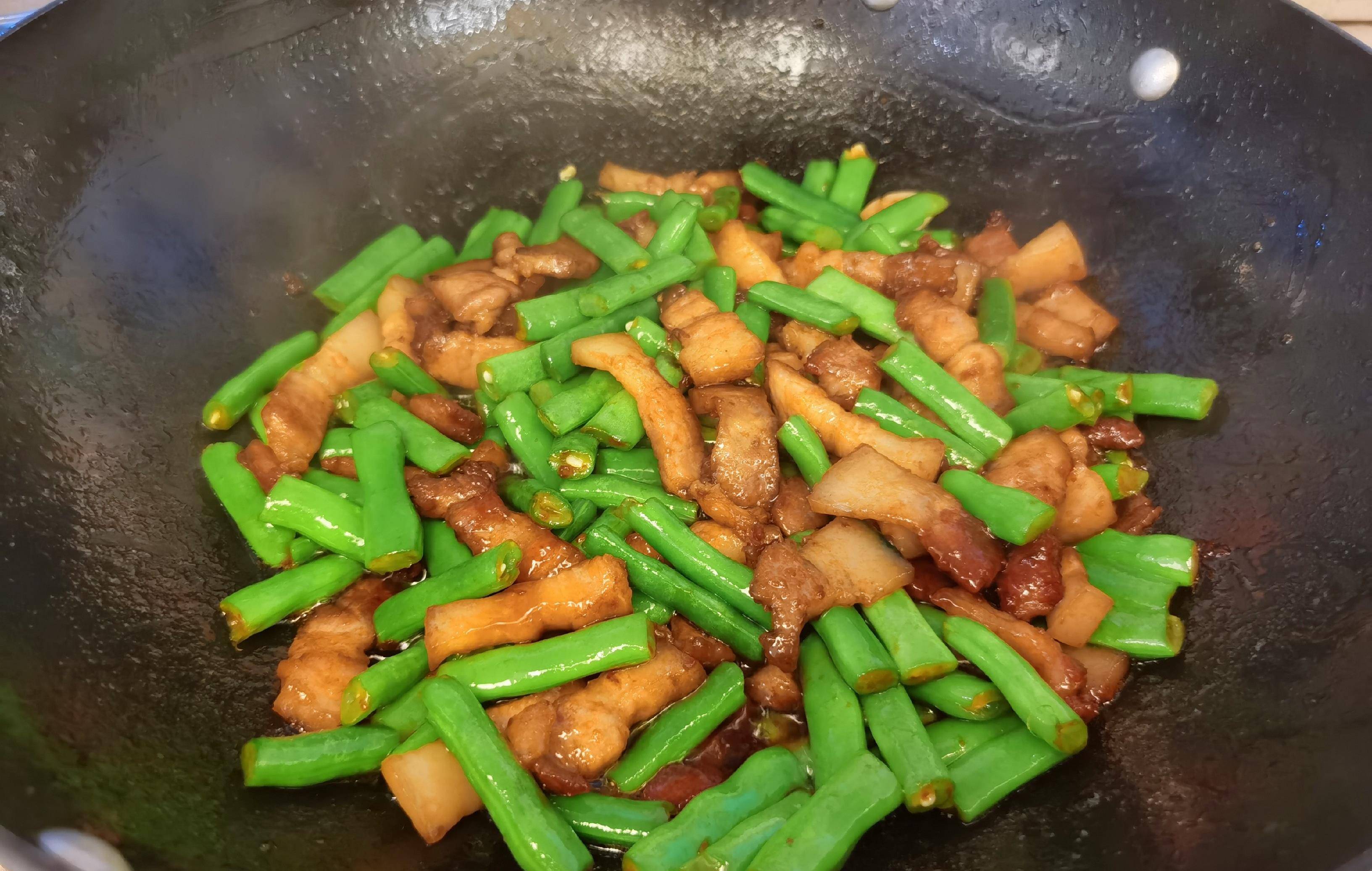 荤素搭配,做法简单,家常宴客也拿得出手,好吃_五花肉_四季豆_步骤