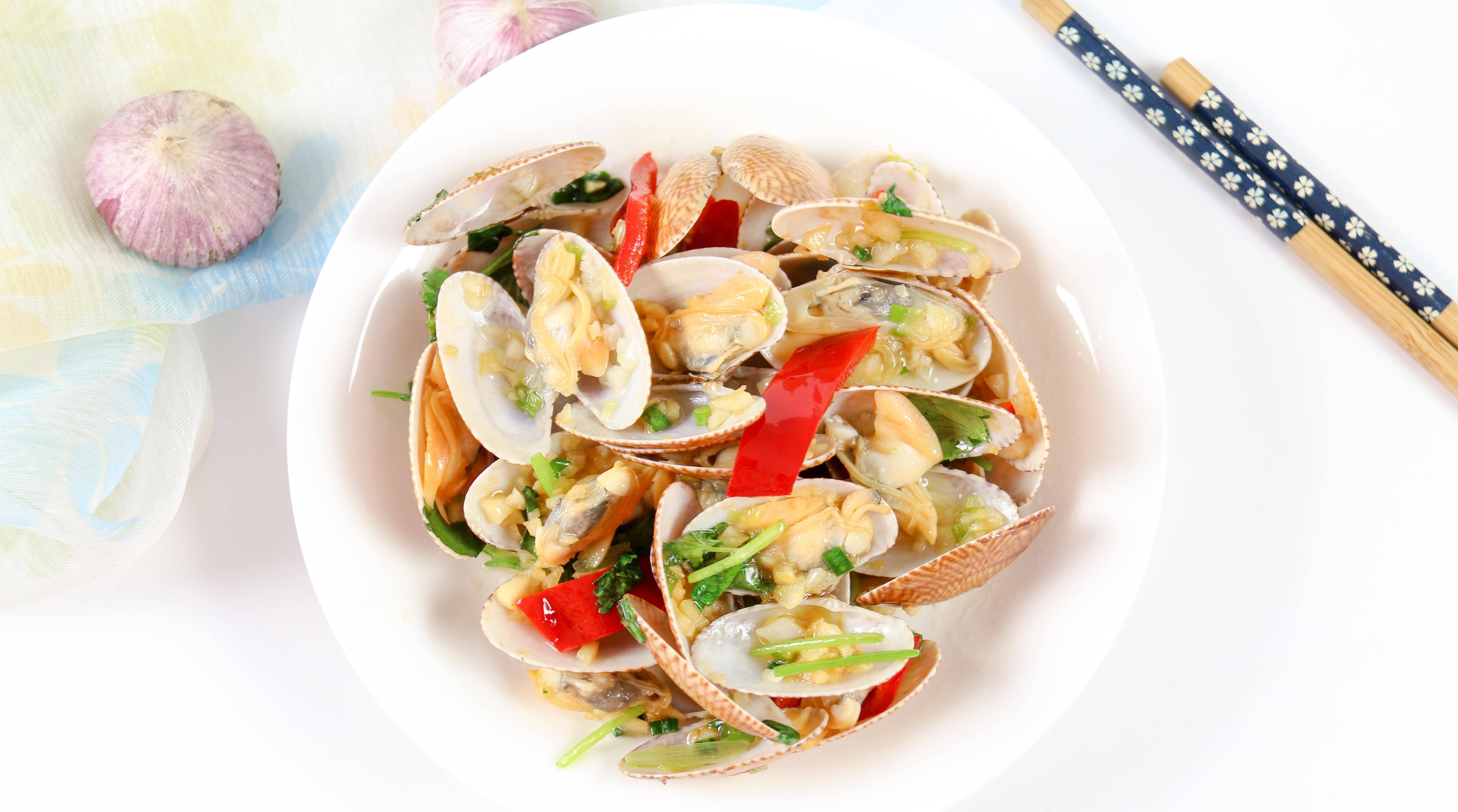 中秋佳节在家吃饭,做了7菜1汤,有肉有菜,营养美味,家人爱吃_花甲_排骨