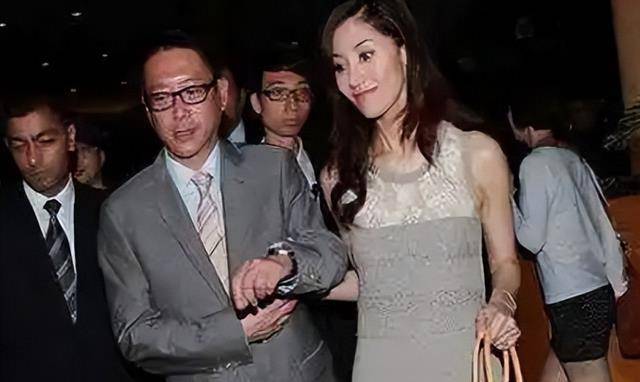 李嘉欣的姐姐李嘉明,甩掉银行职员前夫,靠妹妹介绍嫁给十亿富豪