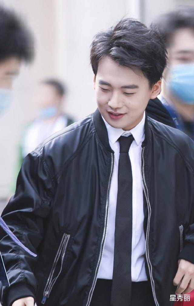 郭麒麟一年参加12档综艺?