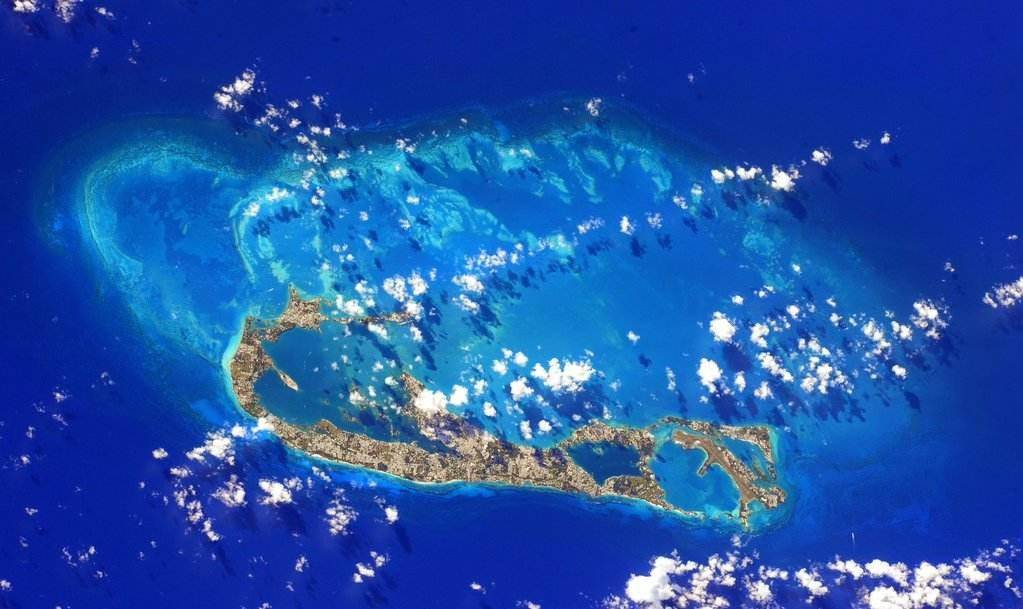 和英国相距万里，人均GDP是英国3倍的百慕大群岛，为何不愿独立