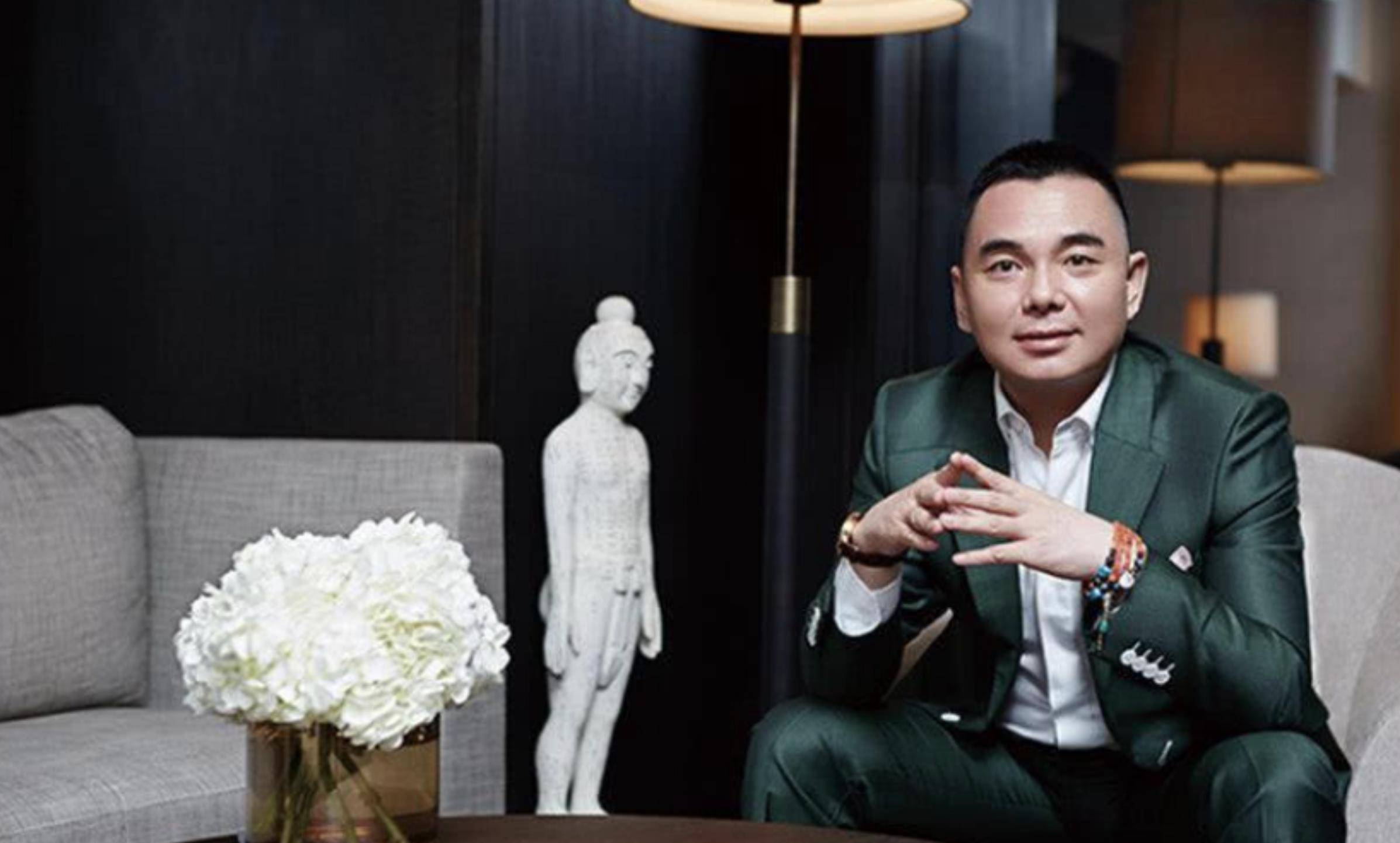 李厚霖:甩掉周艳泓,求婚秦海璐,和李湘闪婚,如今醉心于公益_钻石_目光