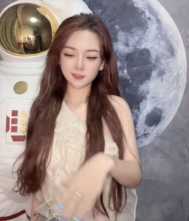 两人私下里偷偷恋爱,法克儿也是奔着结婚的目的与其