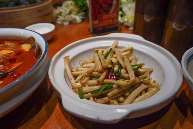 萍乡本地夜生活发达,这条街古色古香,随手一拍就出片_南正街_老街