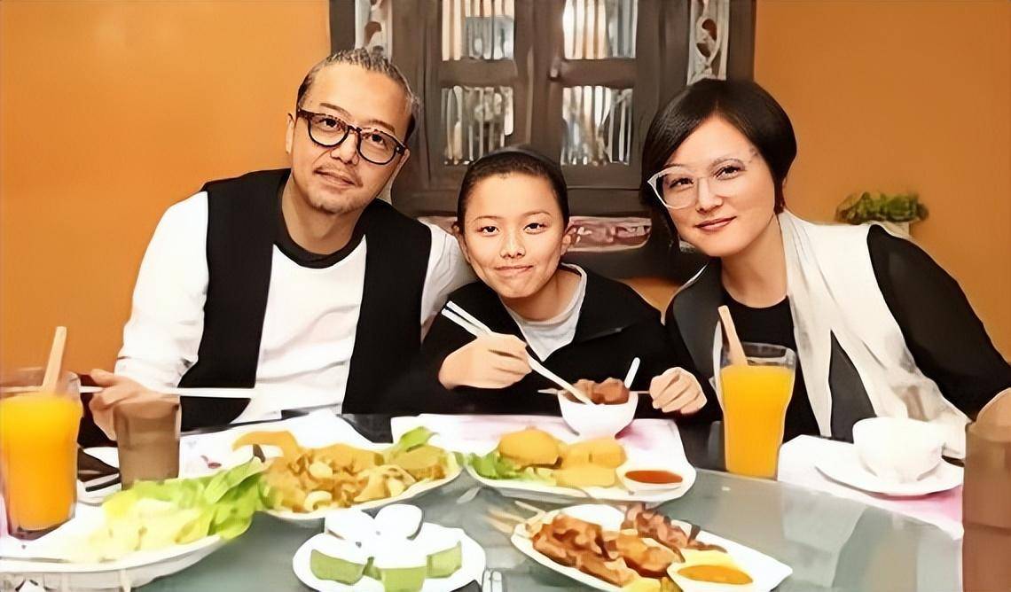 演员张延:被求婚三次,嫁大5岁香港丈夫,如今婚姻状况如何?