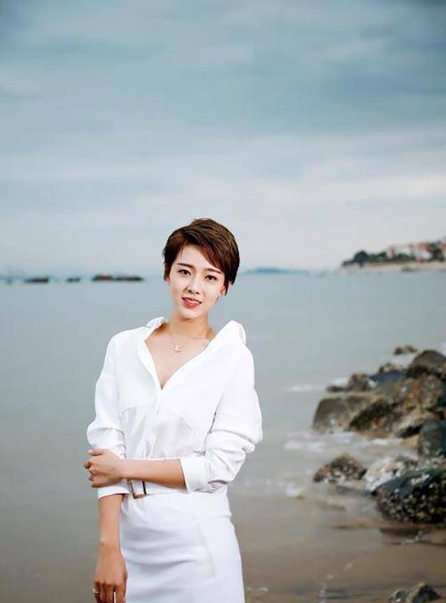 她是赵本山的干女儿,当红时与干爹传出绯闻,现已沦为"路人"_孟真