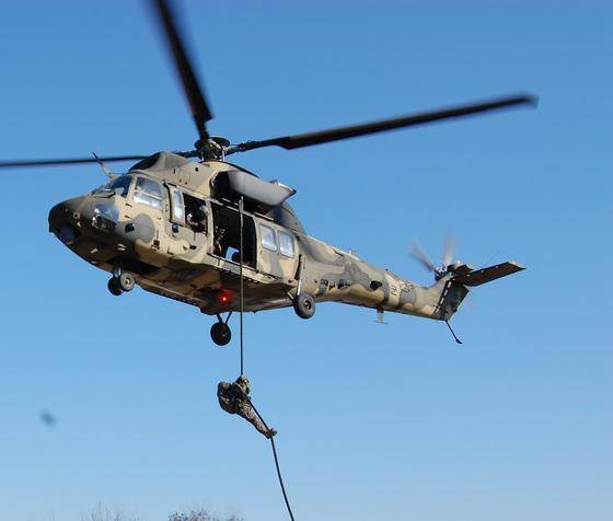 突发！韩国两架国产军用直升机相撞，共载18人