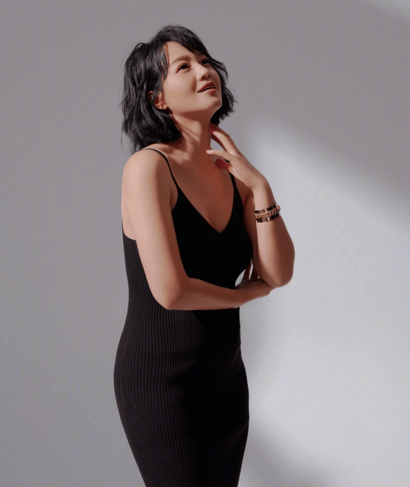 朱丹:7岁丧父,9岁母亲改嫁,26岁闪婚闪离,35岁终于收获幸福_家庭妇女