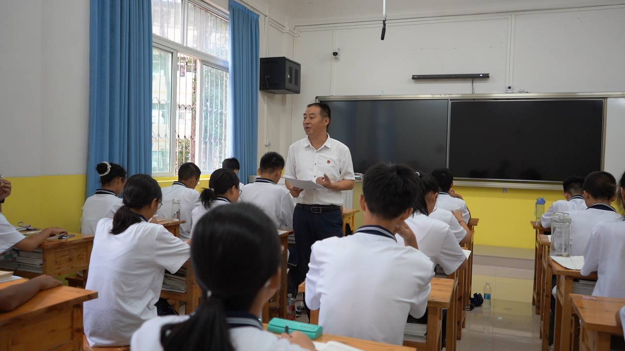 谭军简介岑巩图片