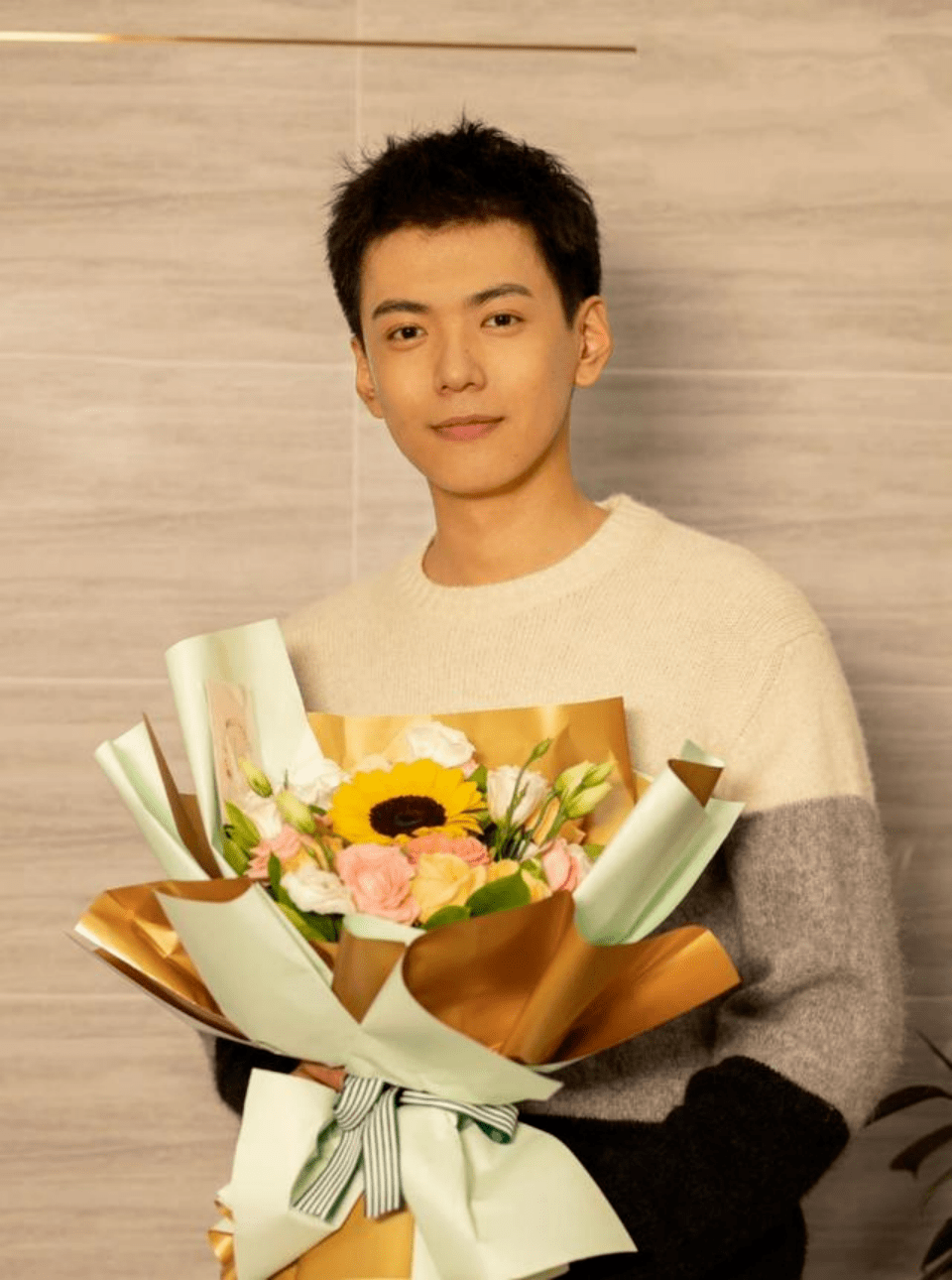 00后男演员,曾参加过青年励志综艺节目《青春有你》,还出演过《恋爱吧