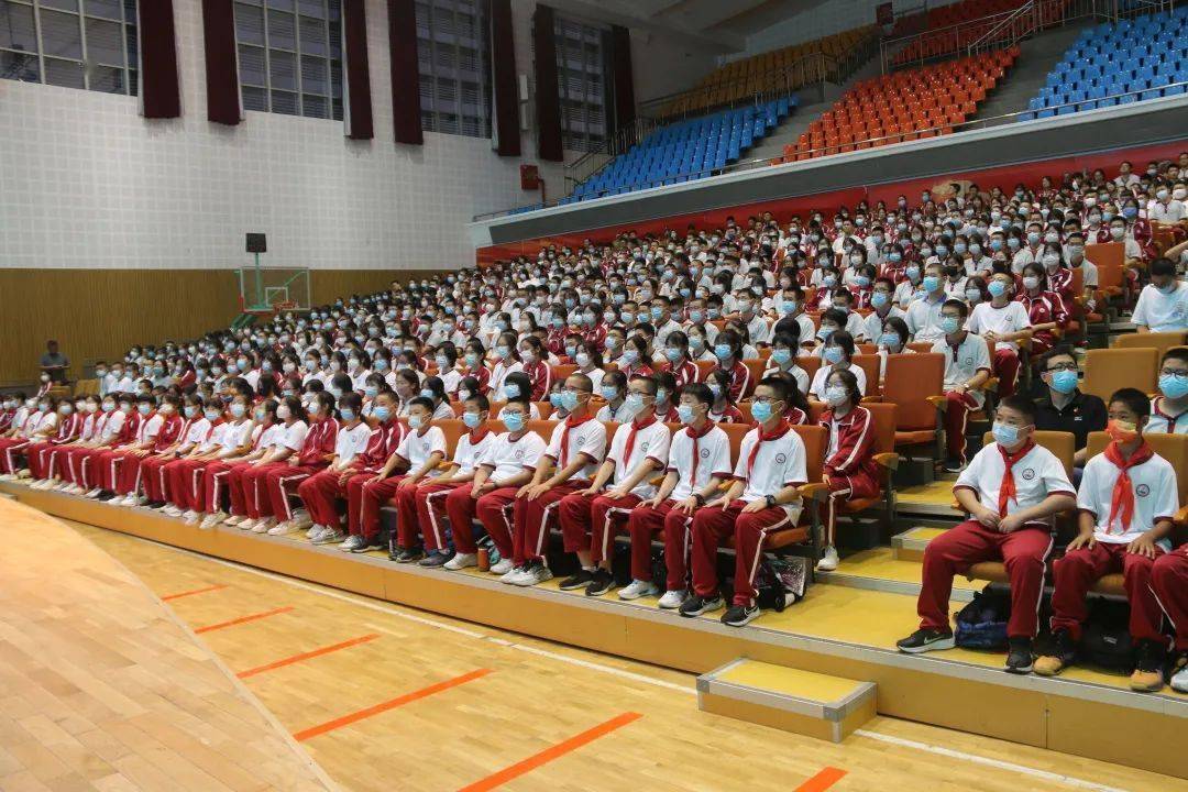 平谷中学召开新学年住宿生大会暨优秀宿舍表彰,德育副校长王伟对住宿