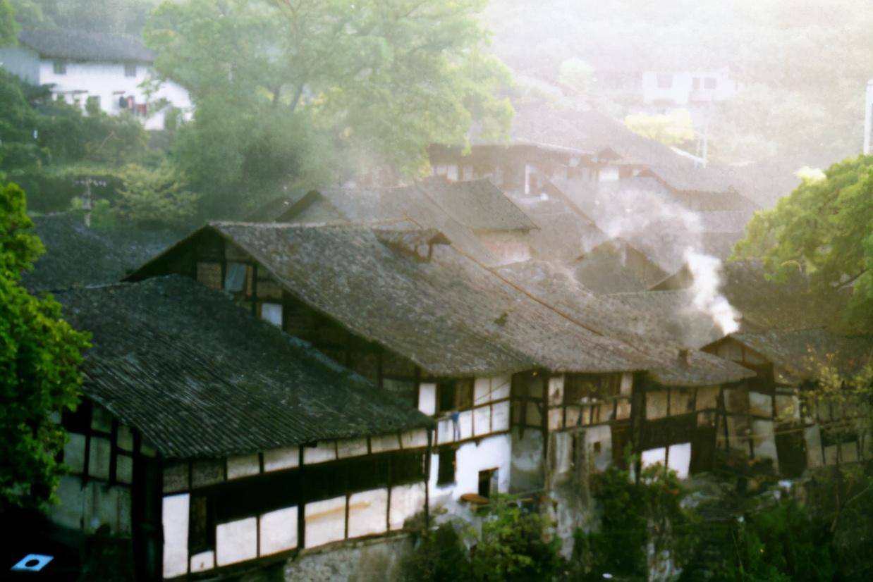 隐藏在中国的2大“冷门”古镇，知道的人很少，文化悠久古韵十足