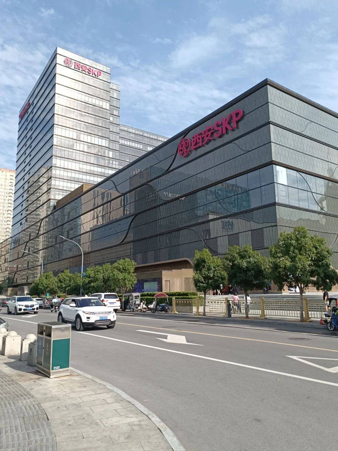 西安南门外的skp商场