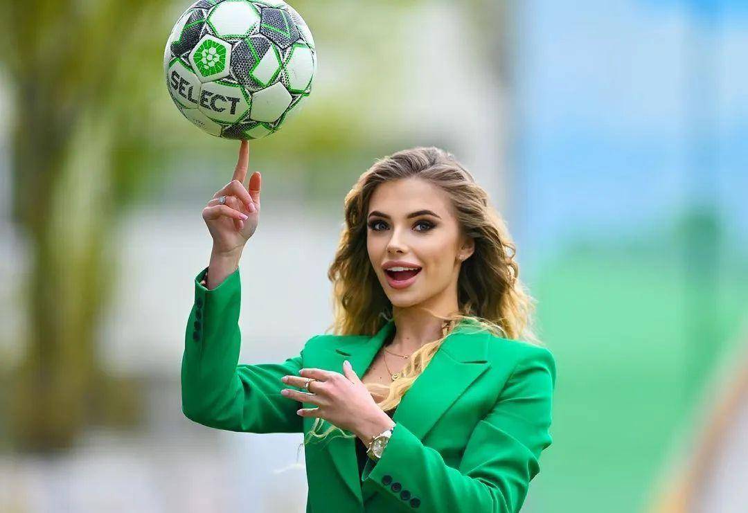 性感丨这位老婆记者,穆帅还点赞_温娜_瓦列里·邦达尔_穆里尼奥